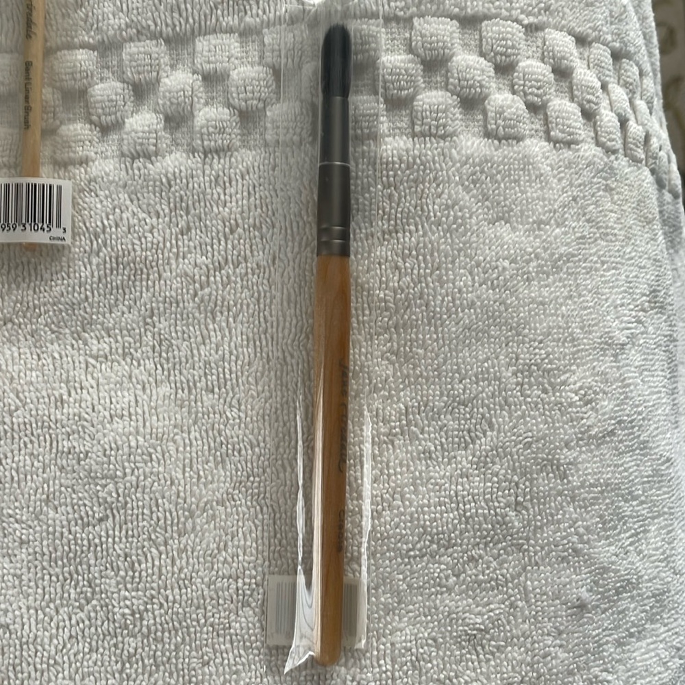 Crease brush